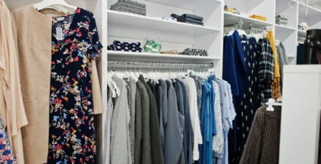 Học cách làm mới tủ quần áo từ Marie Kondo