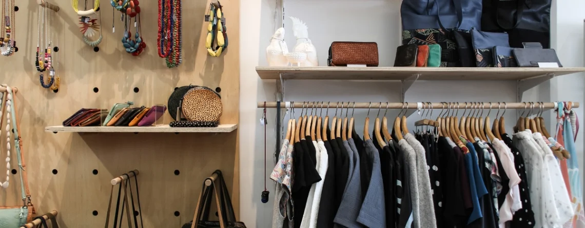 Làm chủ cách sắp xếp tủ quần áo gọn gàng
