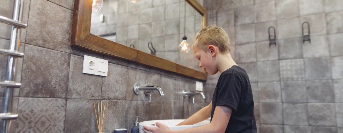 Mẹo gọn gàng: 5 vật dụng cần thiết cho phòng tắm nhỏ