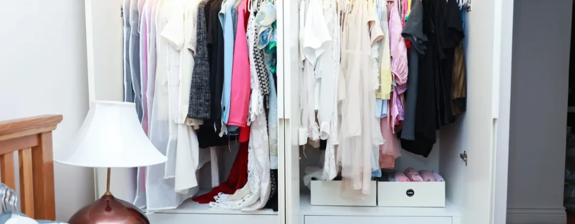 Những cách trang trí tủ quần áo đẹp, ngăn nắp