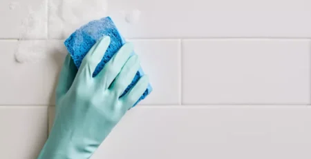 Cách làm sạch toàn bộ phòng tắm của bạn